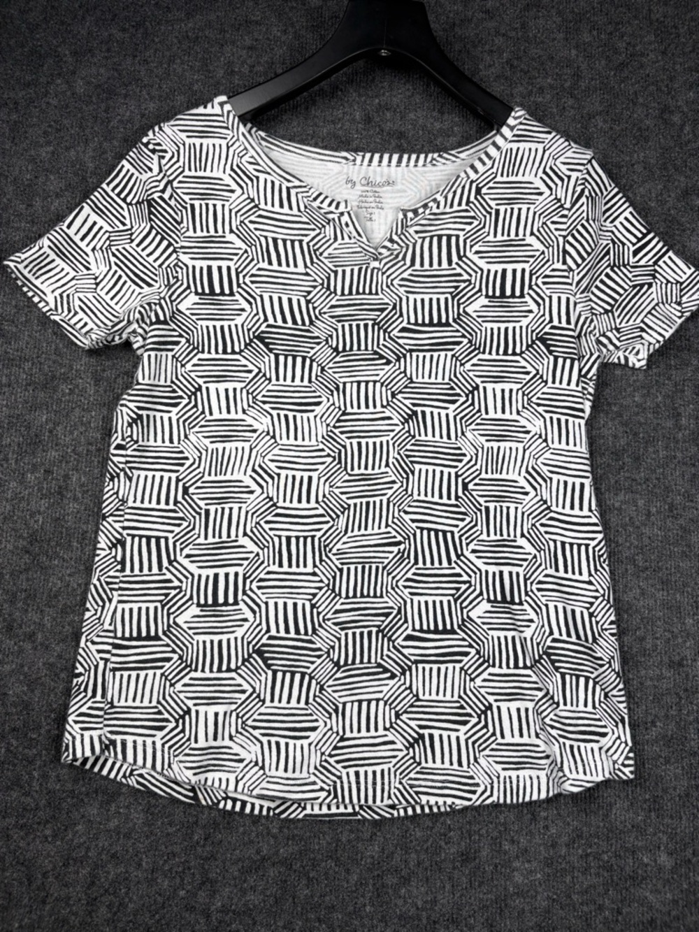 Chico's Black and White Geometric V-Neck Short Sleeve Tee